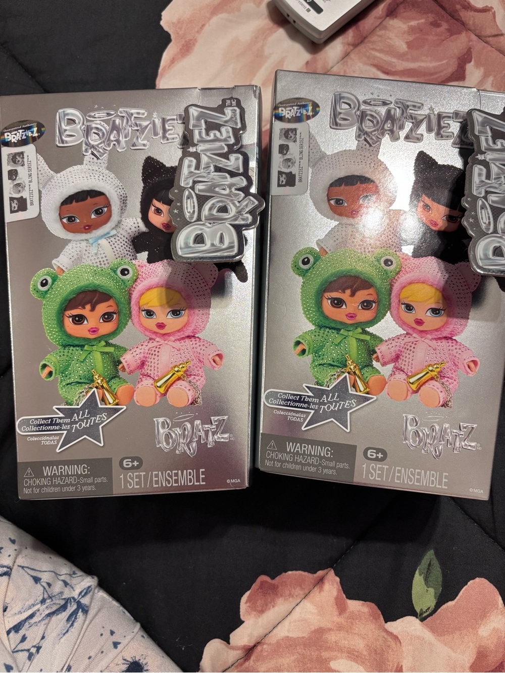 Bratz Bizzle Twin Doll Set - Frog Green & Baby Pink Knit Outfits